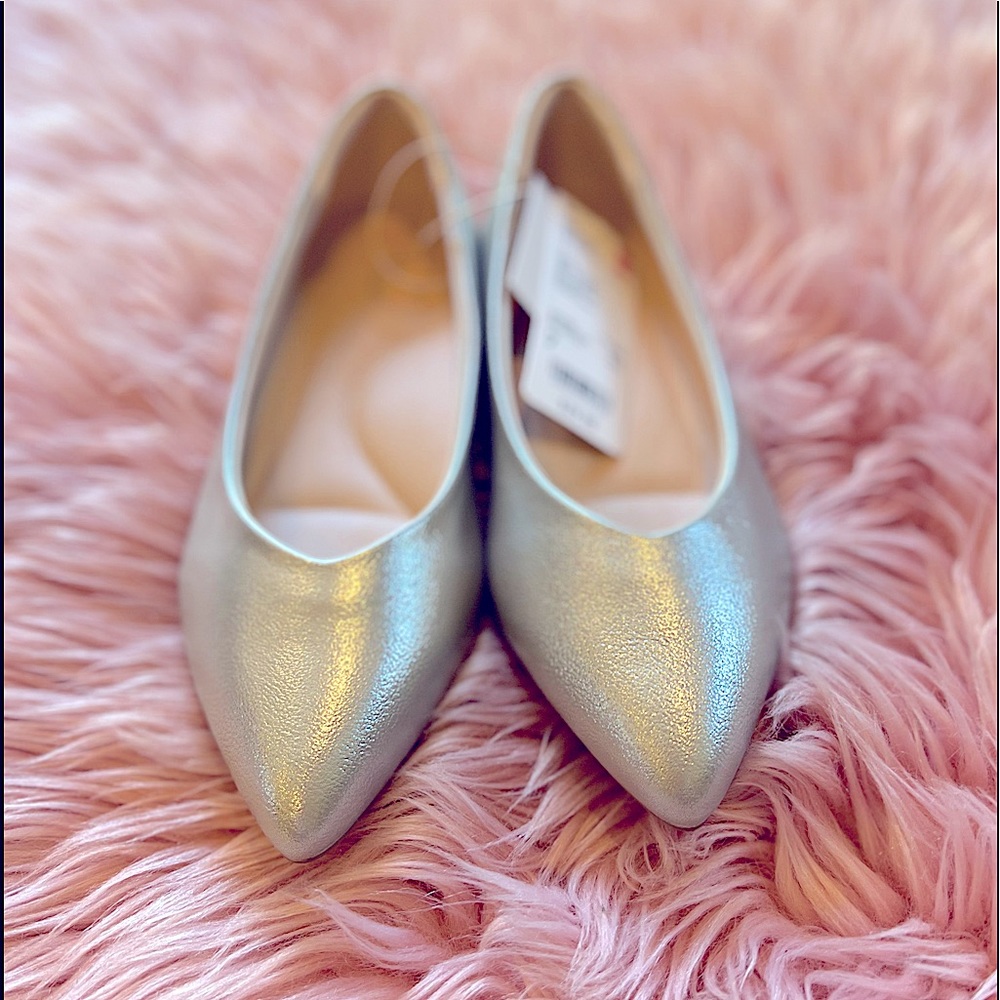 NWT Uniqlo Comfort Feel Pointed Flat Silver Size7